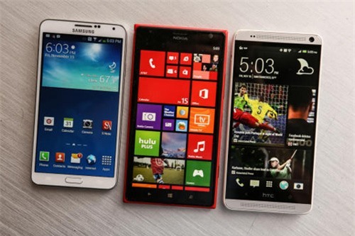 Từ trái sang phải: Samsung Galaxy Note 3, Nokia Lumia 1520, HTC One Max 