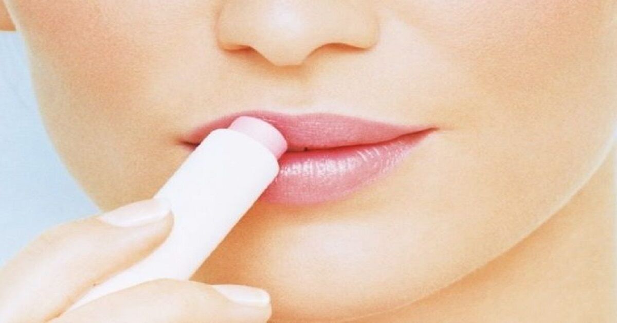 Gợi ý cho nàng một số son dưỡng môi không màu chất lượng