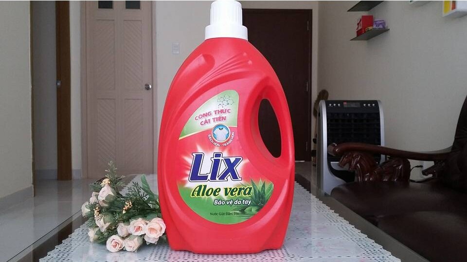 Nước giặt Lix chai 4kg 