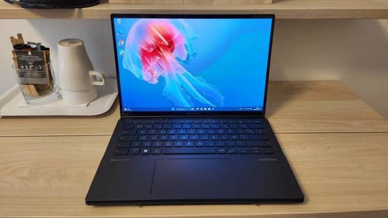 Asus Zenbook Duo UX8406: Laptop biến hình đầy tính sáng tạo!