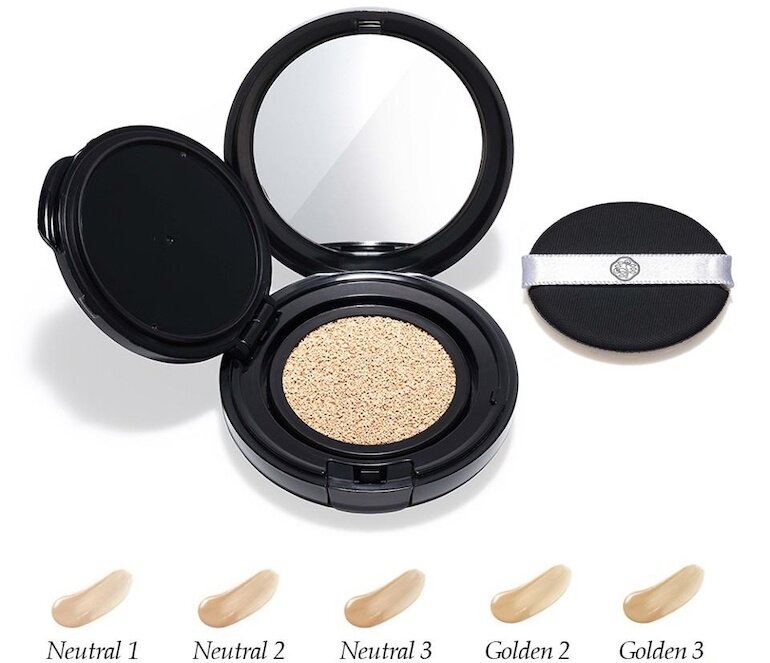 Shiseido Synchro Glow Cushion Compact sở hữu vẻ ngoài tinh tế, huyền bí với tông đen ấn tượng