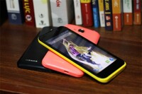 HKPhone RACER ném vào tường vẫn... bình yên vô sự