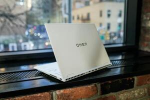 HP Omen Transcend 14 (2024) - Bàn phím RGB, màn OLED, chip Core Ultra 9 kết hợp RTX 4070