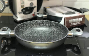Hướng dẫn cách sử dụng chảo đá mới mua để lớp chống dính bền lâu