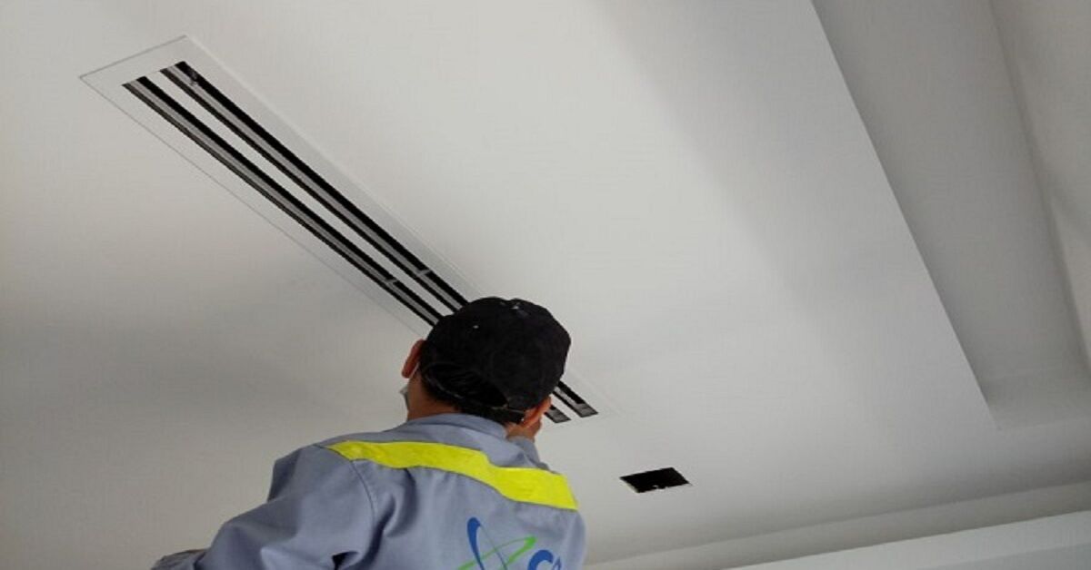 Hướng dẫn cách vệ sinh máy lạnh âm trần nối ống gió 2 chiều