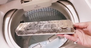 Hướng dẫn chi tiết cách vệ sinh máy giặt cửa trên tại nhà