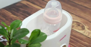 Hướng dẫn sử dụng máy tiệt trùng bình sữa Rozabi đúng cách, hiệu quả
