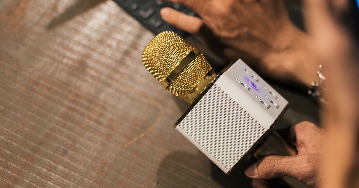 Hướng dẫn sử dụng micro bluetooth làm nổi bật giọng hát người dùng