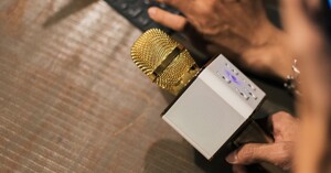 Hướng dẫn sử dụng micro bluetooth làm nổi bật giọng hát người dùng