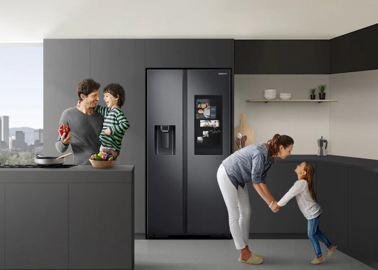 Tủ lạnh Samsung Inverter RS64T5F01B4 giúp tiết kiệm không gian cho khu vực bếp