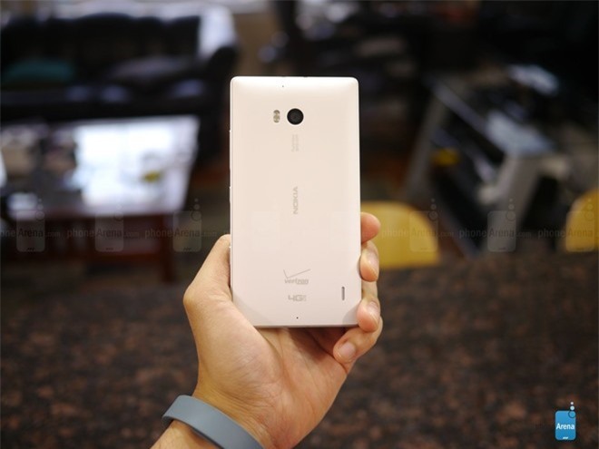 Lumia Icon được trang bị camera PureView lên tới 20MP với cảm biến BSI 1/2.5