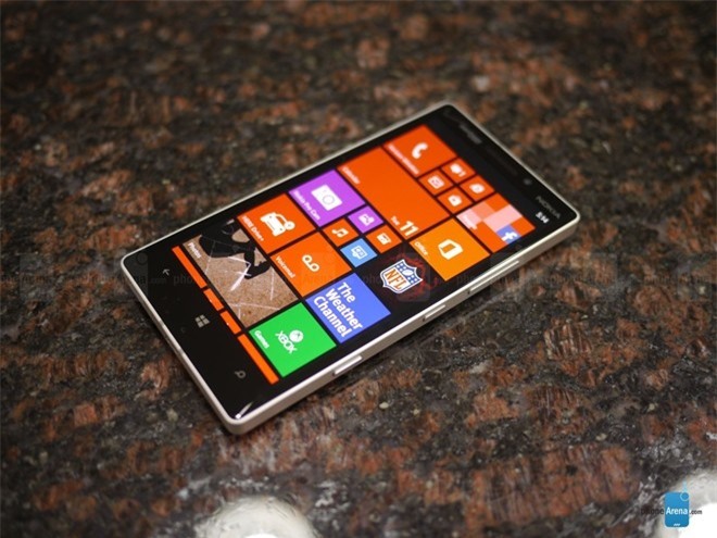 Đập hộp Lumia Icon: Thiết kế nam tính, màn hình đẹp