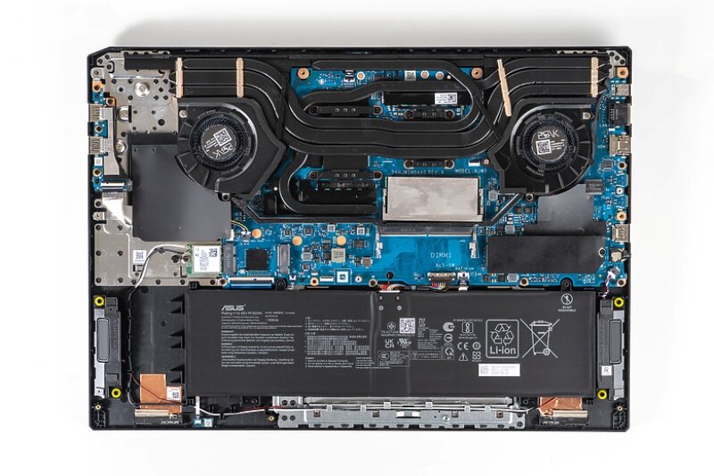 ASUS TUF Gaming A18 (2025): Quái vật 18 inch nhẹ nhất, giá tốt ngỡ ngàng