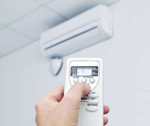 Nhiệt độ lý tưởng của phòng là khoảng 26 độ C – 29 độ C.