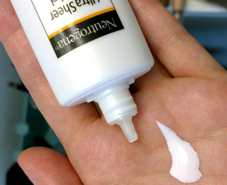 Káº¿t quáº£ hÃ¬nh áº£nh cho Kem chá»ng náº¯ng Neutrogena Ultra Sheer Dry Touch Sunscreen SPF 45