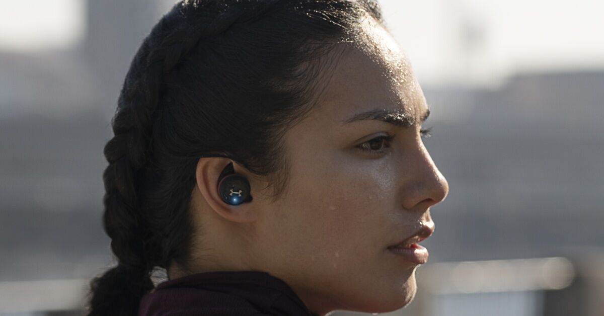JBL Under Armour Flash: Âm thanh mạnh mẽ thúc đẩy người dùng đốt cháy calo!