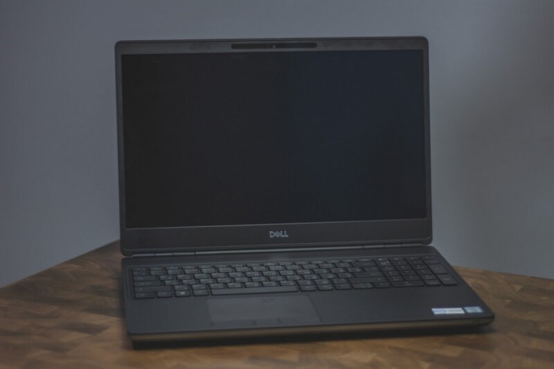 Dell Precision 7550: Không mỏng nhẹ, nhưng là “trâu cày” quá ngon cho dân kỹ thuật