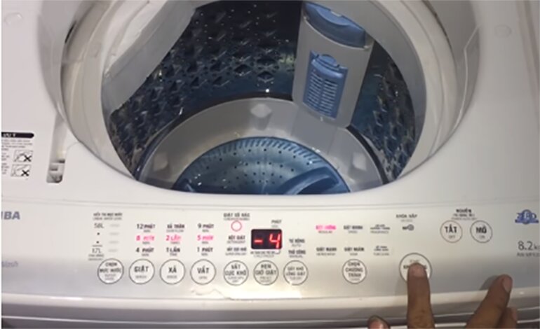 máy giặt Toshiba báo lỗi E7-4, E95