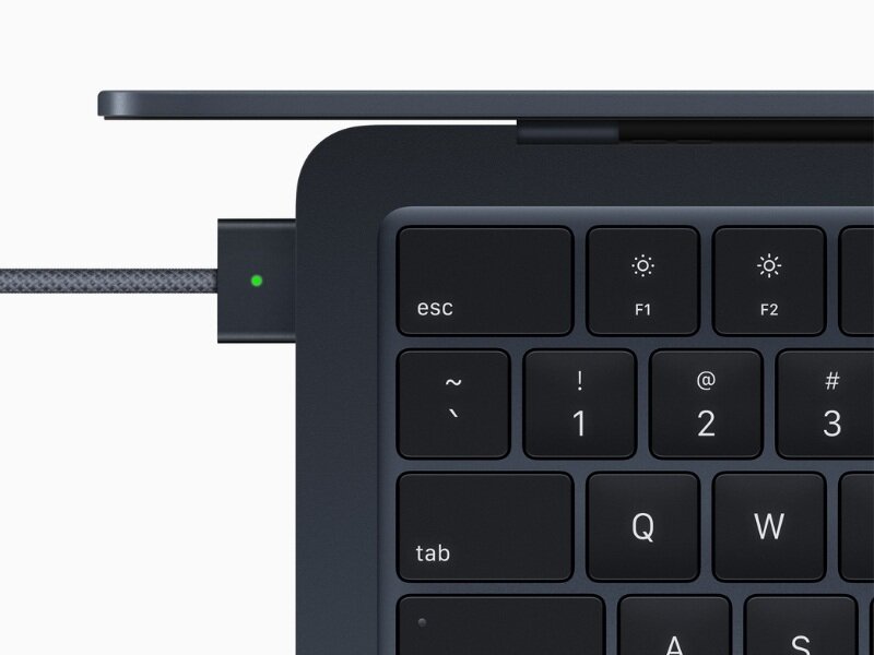 MacBook Air M2 trở thành lựa chọn 'quốc dân' khi giá chạm đáy