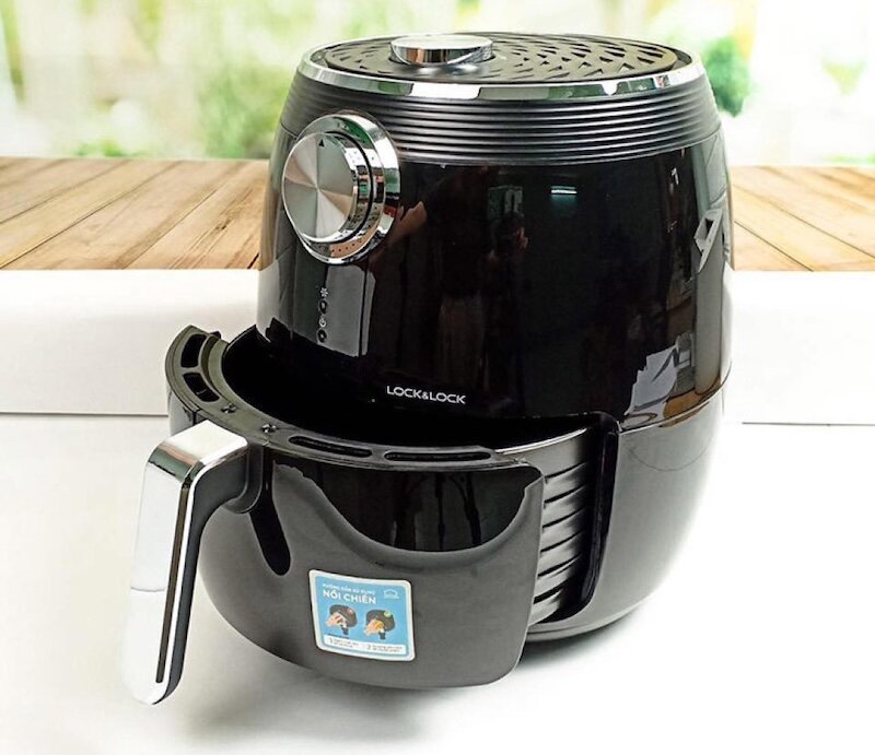 Nồi chiên không dầu Lock&Lock EJF175SLV mang tới sự tiện lợi trong công việc nấu ăn