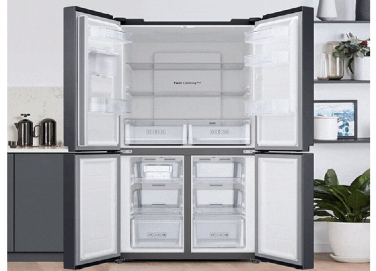Tủ lạnh Samsung RF48A4000B4/SV có dung tích lớn, khoang chứa rộng rãi