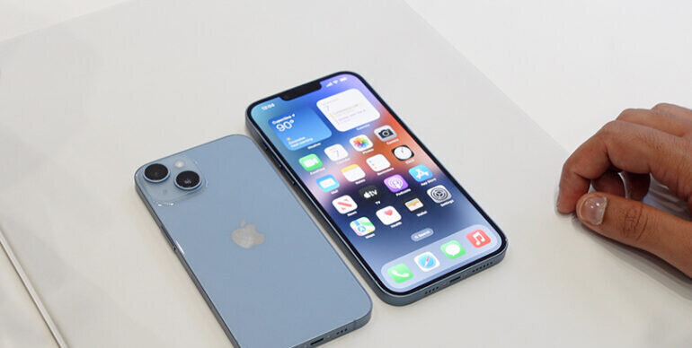 Trên tay phiên bản iPhone 14 màu xanh hot hit 2022