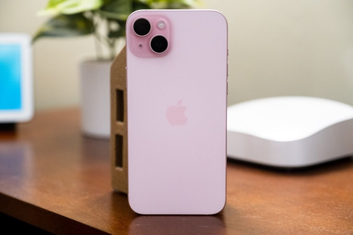 Khám phá iPhone 15 Plus màu hồng với Dynamic Island hoàn toàn mới