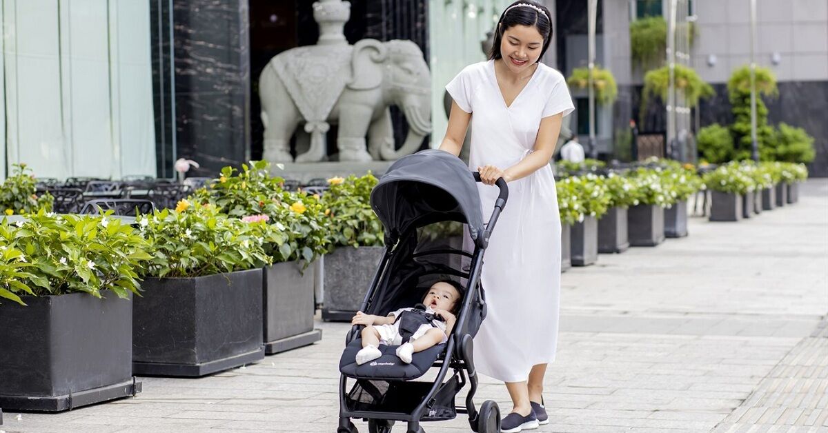 Khi mua xe đẩy em bé Hà Nội cha mẹ cần lưu ý những gì?