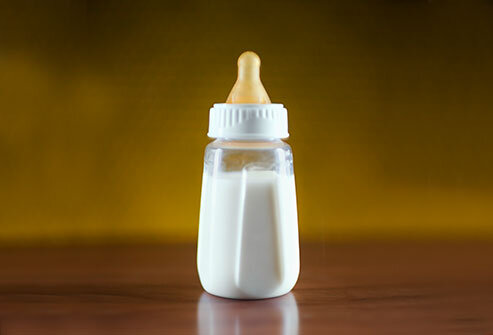 Khi nào nên đổi sữa công thức cho con?