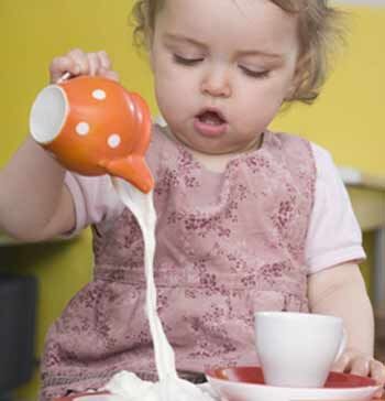 Làm thế nào để bé mê uống sữa?