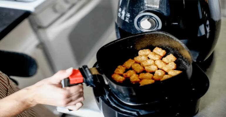 Lưu ý khi sử dụng nồi chiên không dầu được bền lâu bát sứ cho vào nồi chiên không dầu