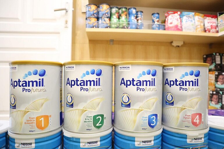 Sữa Aptamil Úc bạc có 4 dòng sản phẩm theo độ tuổi phát triển của trẻ