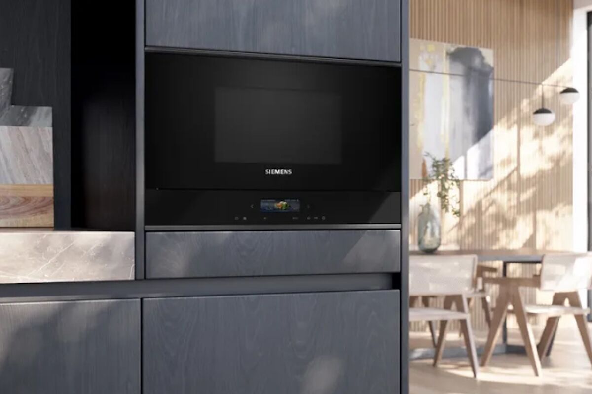 Lò vi sóng Siemens BF722R1B1 thiết kế hiện đại, tính năng thông minh