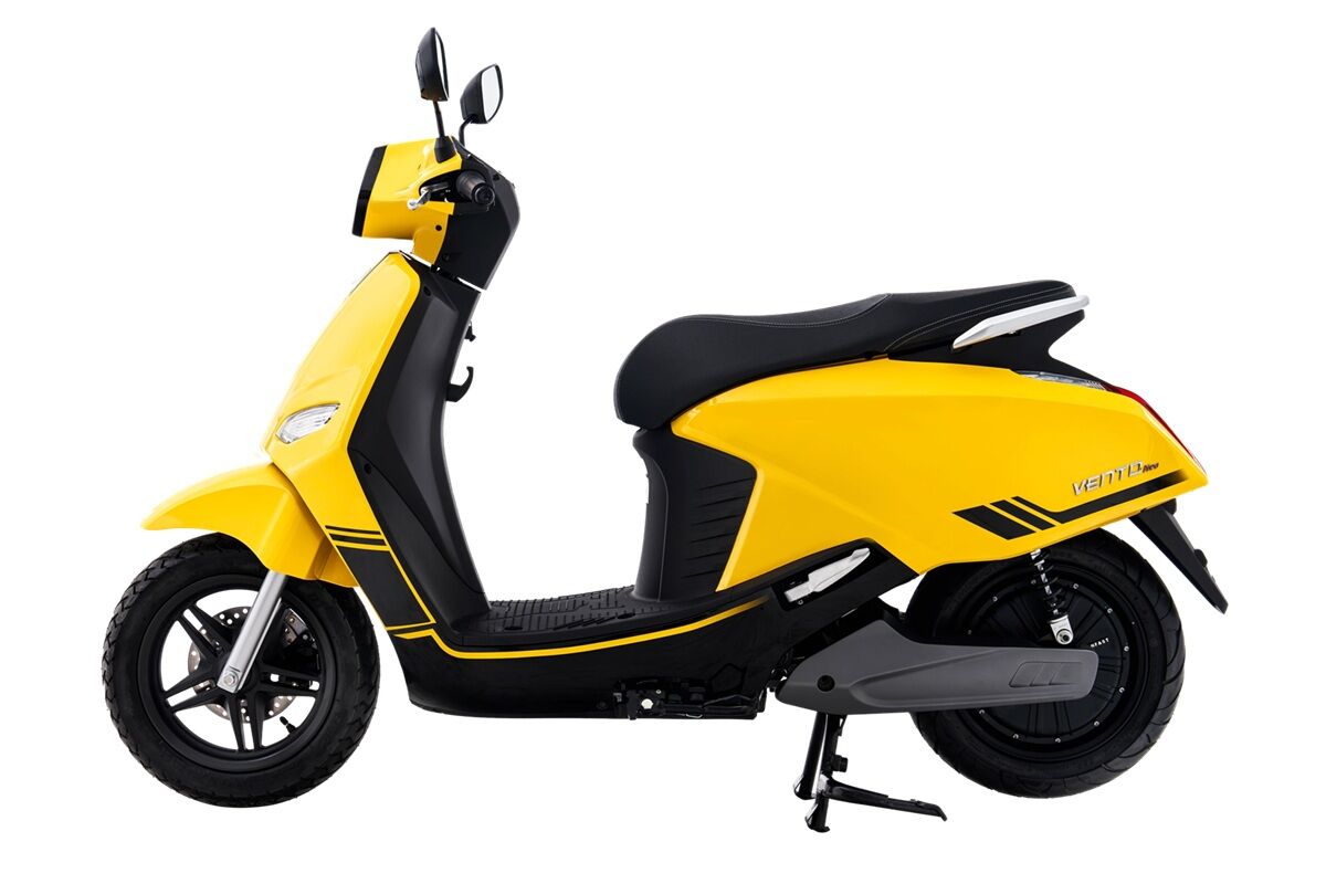 Loạt xe máy điện VinFast pin "khủng" nhất hiện nay, có xe đi tới 262 km/lần sạc