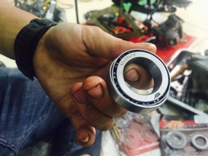 Lỗi chén cổ xe máy bị hỏng phải làm sao?