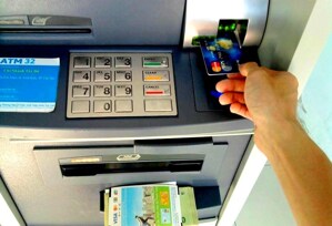 Lưu ý khi chuyển tiền khác ngân hàng qua cây ATM