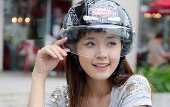 Lý do nên chọn mũ bảo hiểm có kính khi đi xe máy
