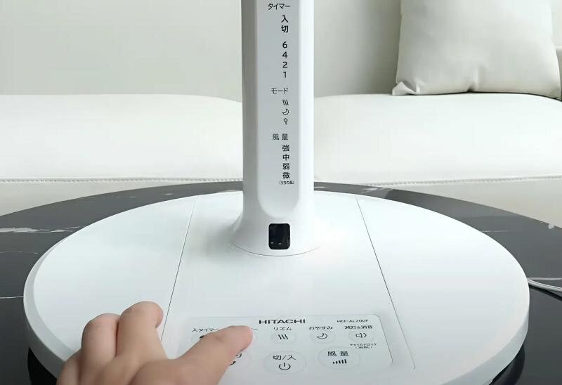 Quạt đứng Hitachi HEF-AL300F – Hòa quyện giữa thiết kế tinh tế và công nghệ hiện đại