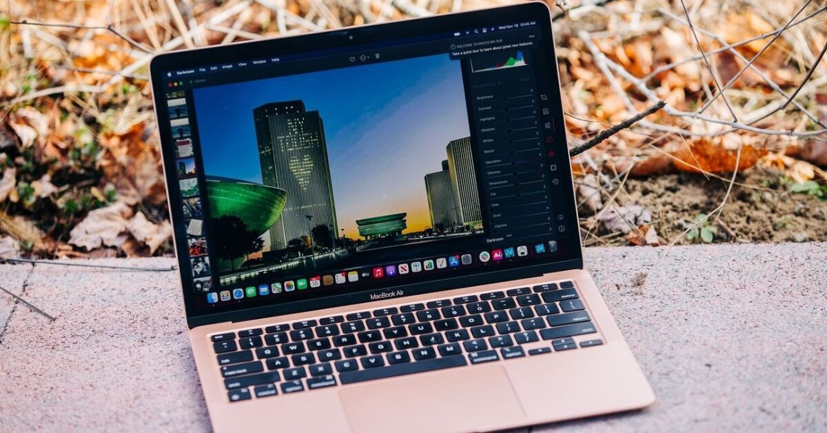 Macbook Air M1 256GB 2020: Thiết kế nhỏ gọn với màn hình sắc nét