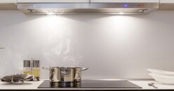 Mách bạn 6 kinh nghiệm để chọn mua được máy hút mùi loại nào tốt?