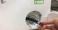 Mách cách lấy đồ bị kẹt trong máy giặt cửa trên quá đỗi đơn giản
