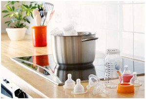 Mách mẹ 4 cách tiệt trùng bình sữa cho bé