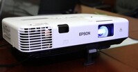 Máy chiếu Epson EB-X05 dùng có tốt không? Giá bao nhiêu?
