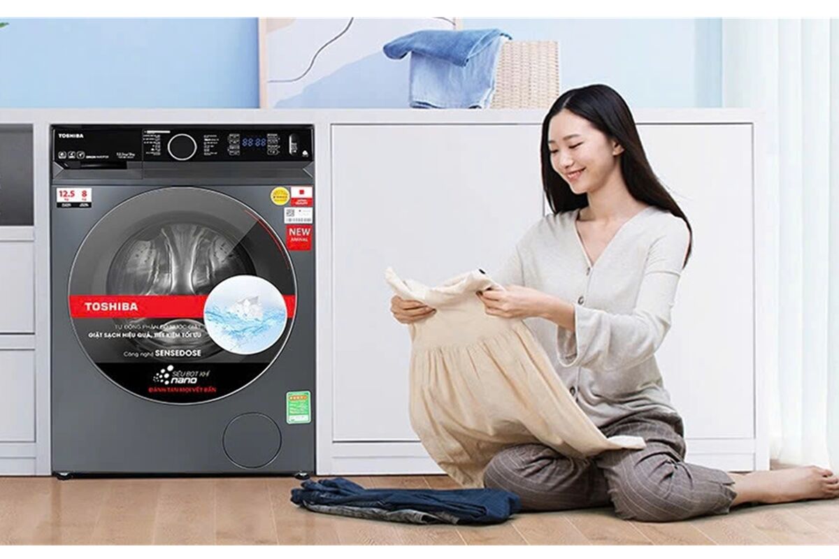Máy giặt sấy Toshiba Inverter 12.5 kg TWD-BM135GF4V: Giặt sấy "2 trong 1" mà giá rất hợp lý
