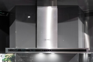 Máy hút mùi Malloca ZETA K1573 thiết kế hiện đại, công suất hút mạnh mẽ