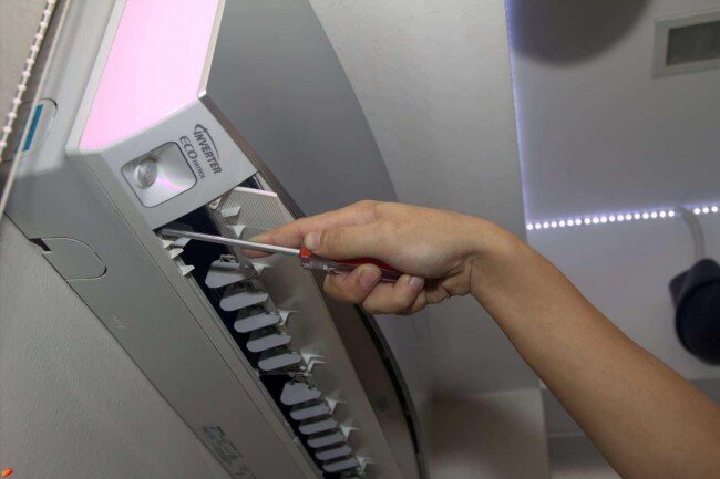 Máy lạnh LG bị chảy nước dàn lạnh – nguyên nhân và cách khắc phục