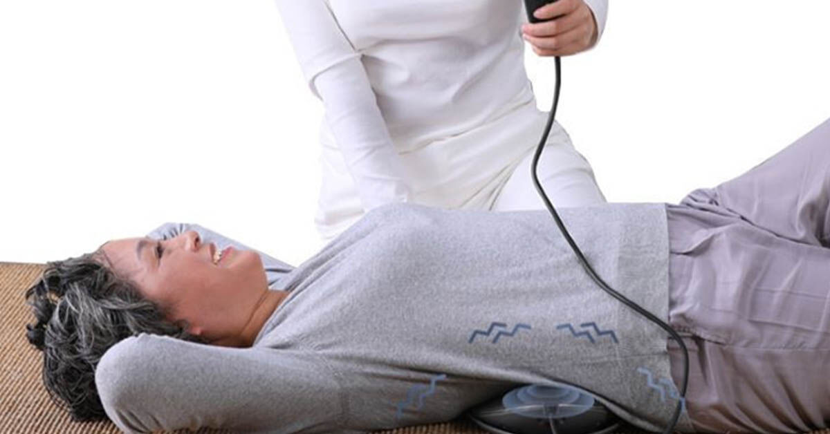 Máy massage trị liệu đau lưng, nhức mỏi có hiệu quả tốt không?