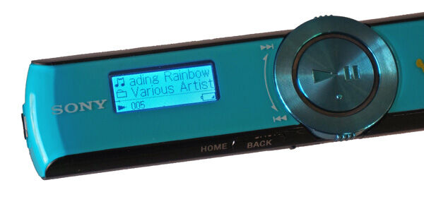 Máy nghe nhạc Sony NWZ- B173: thỏa sức đam mê với âm nhạc