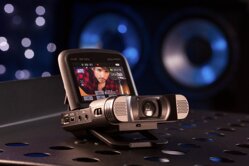 Máy quay bỏ túi dành cho phóng viên ảnh, blogger và nghệ sĩ biểu diễn