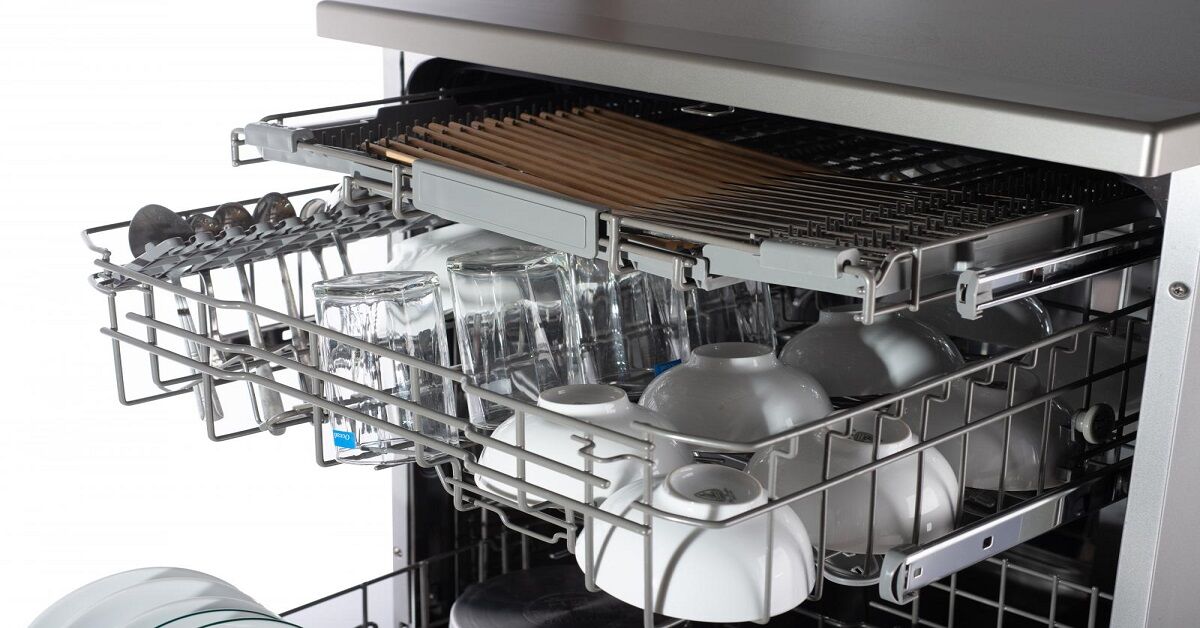 Máy rửa bát rửa không sạch, có mùi hôi nguyên nhân do đâu? Cách xử lý như thế nào?